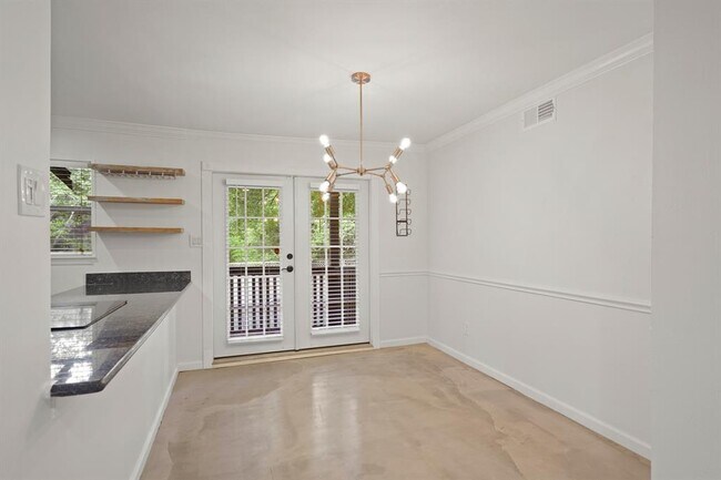 Building Photo - 8285 Kingsbrook Rd