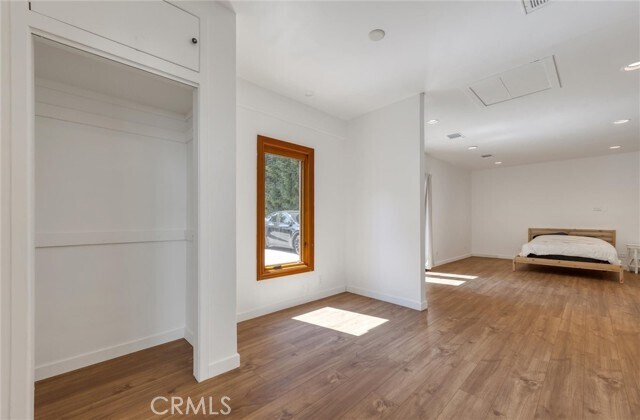 Building Photo - 11159 La Maida St
