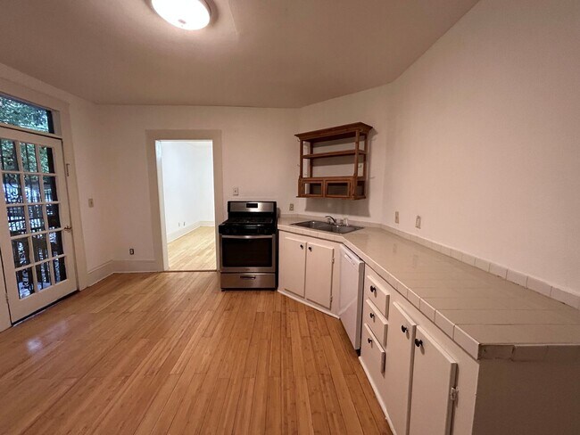 Building Photo - Highland Park II