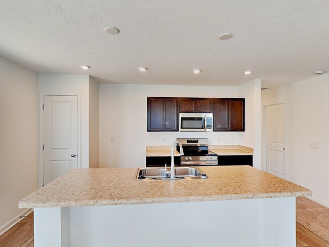 Building Photo - 2056 White Oak Ln