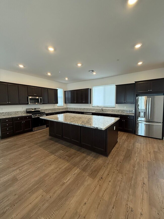 Building Photo - LAKE VIEW