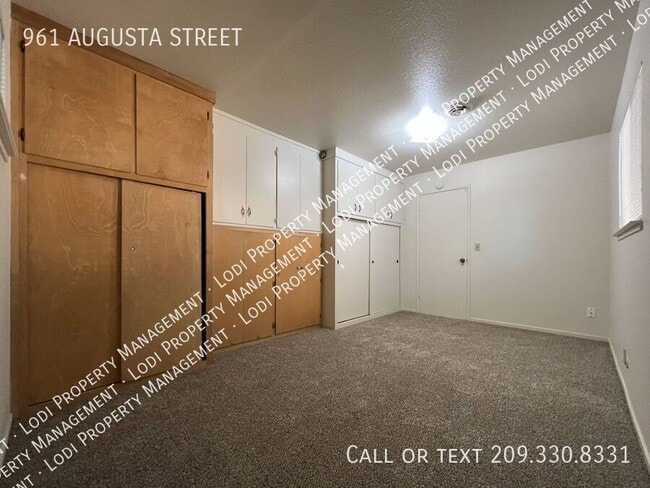 Building Photo - 961 E Augusta St