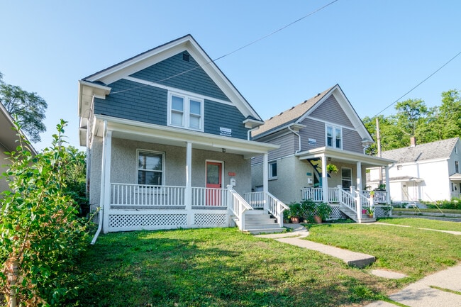 Primary Photo - 221 E Mosley St