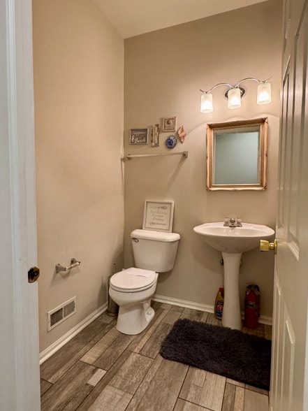 Building Photo - 11319 Maplewood Dr