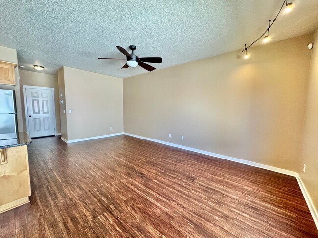 Building Photo - COMING SOON - EZ access to 205 within minu...