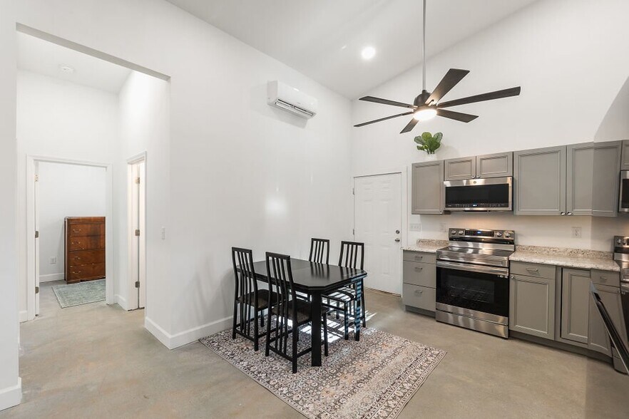 Building Photo - 21 Cody St