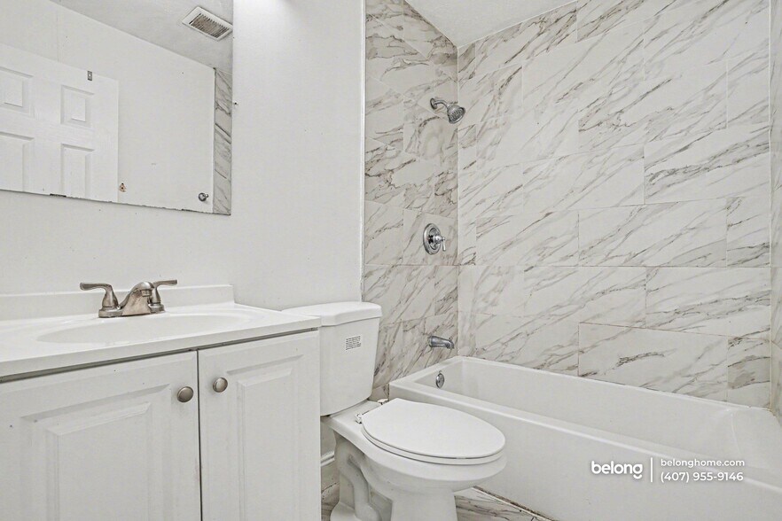 Building Photo - 2507 Stratford Dr