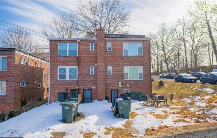 Building Photo - 32 Varnum St NE