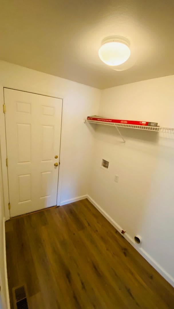 Building Photo - Gorgeous Remodeled Spacious 4 bedroom