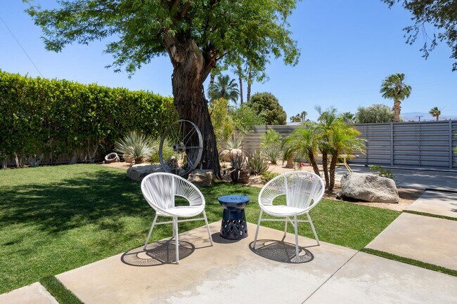 Building Photo - Luxury Mid Century Oasis in Palm Springs