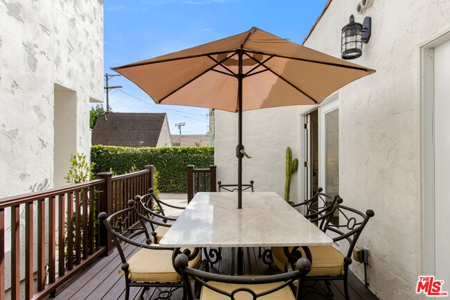 Building Photo - 460-460 N Alfred St