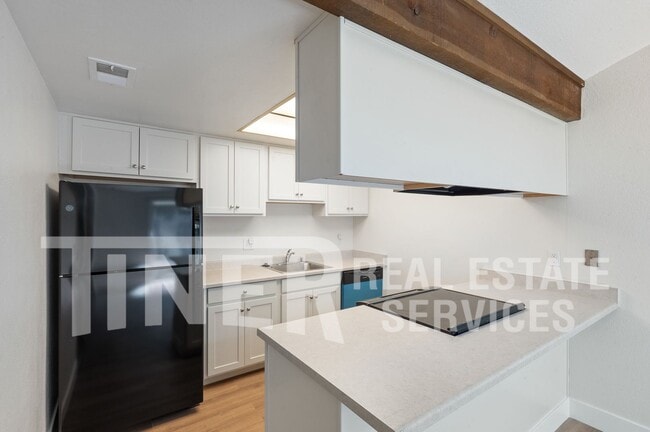 Building Photo - 9140 Nasreen Dr