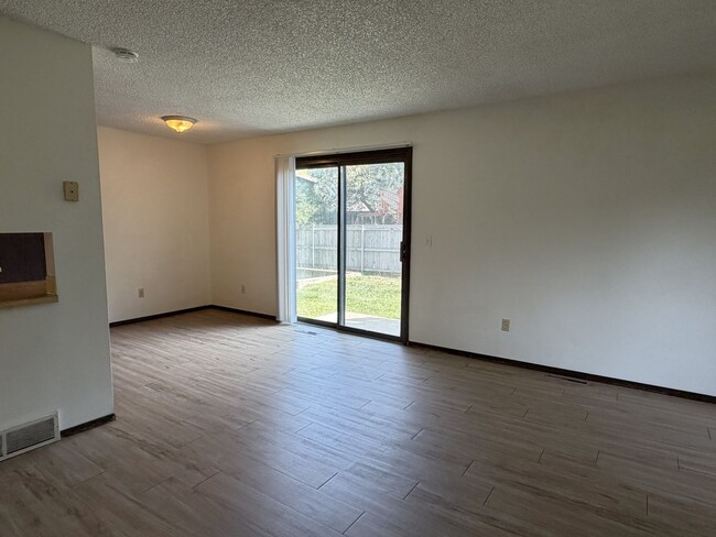Building Photo - 1031 Davidson Dr