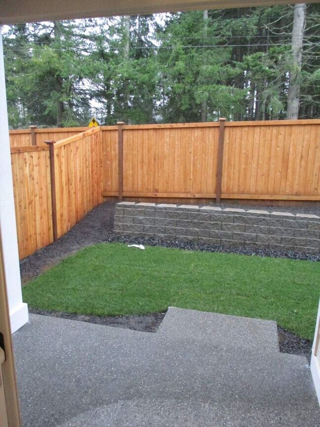 Building Photo - 3 Bedroom, 2.5 Bathroom Andasio Villiage H...