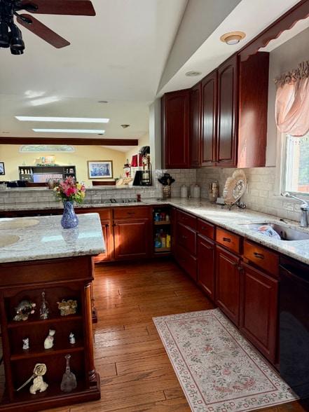 Building Photo - 519 Sylvan Way