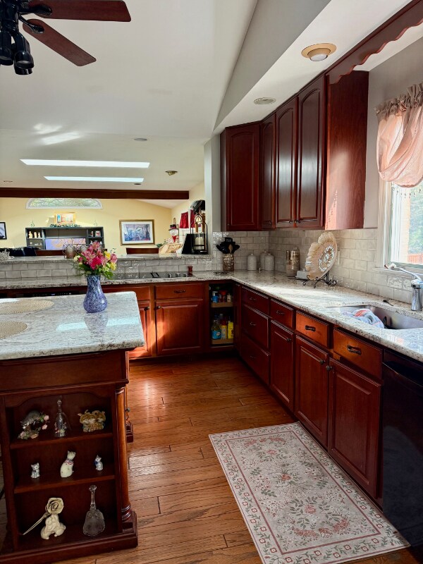 Building Photo - 519 Sylvan Way