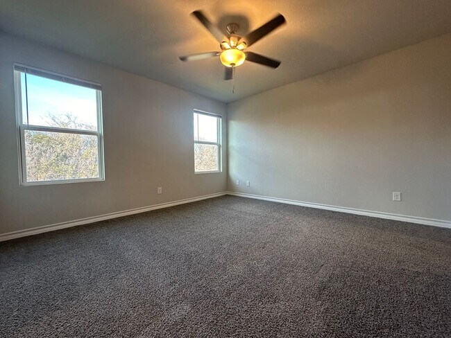 Building Photo - Town home for rent
