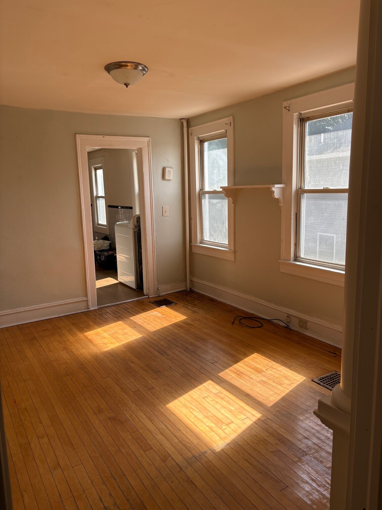 Living room - 11 May St