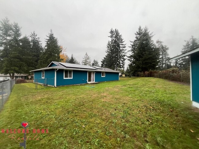 Building Photo - Remodeled rambler, no carpet, with HUGE fenced yard!!