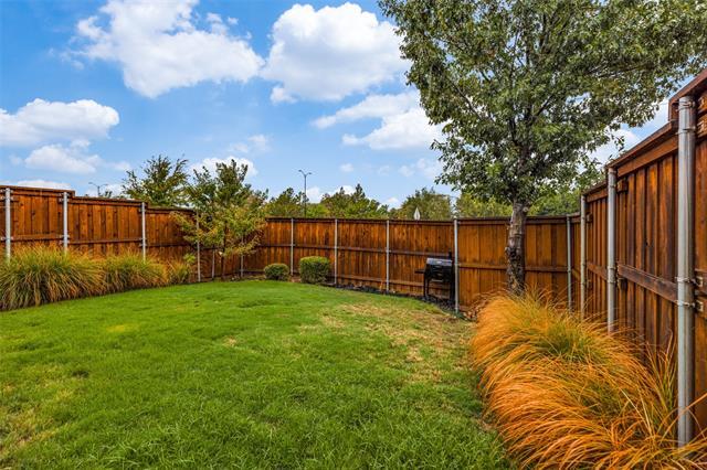 Building Photo - 592 Burning Oak Dr