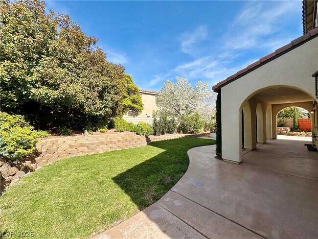 Building Photo - 956 Tafalla Ct