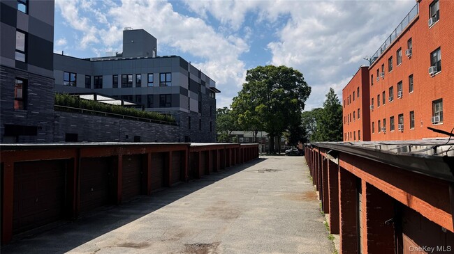 Building Photo - 141-33 78th Ave