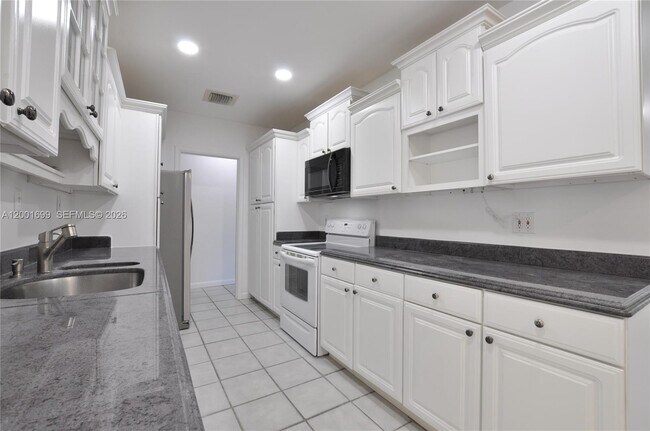 Building Photo - 11111 SW 78th Ct