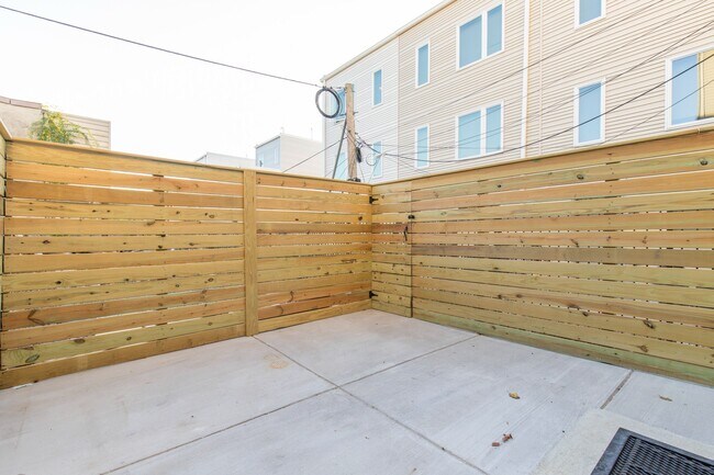 Building Photo - 810 W Norris St