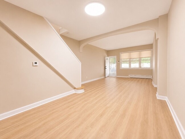 Building Photo - Move-In Ready 3BR/1BA in Elmwood — Housing Choice Vouchers Welcome