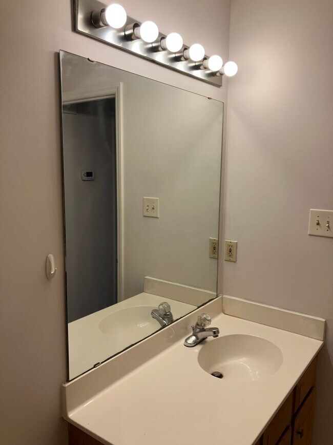 Building Photo - Charming  Duplex in Mooresville