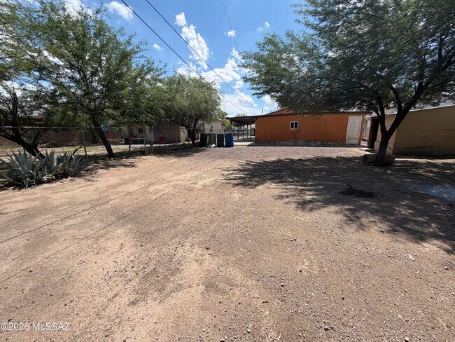 Building Photo - 1354 W Sonora St