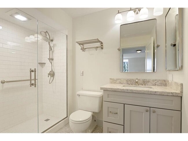 Building Photo - 1425 W 28th St