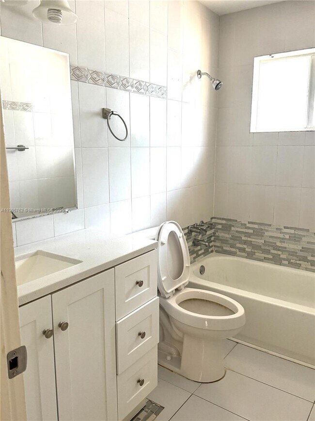 Building Photo - 1945 Pierce St