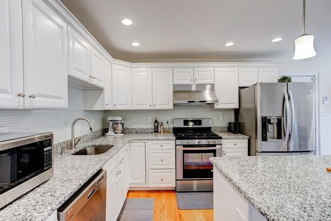 Building Photo - 3 Hawthorne St