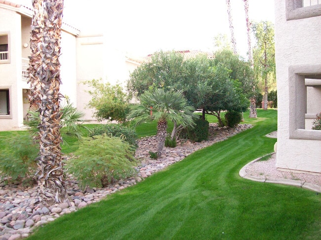 Building Photo - 9445 N 94th Pl