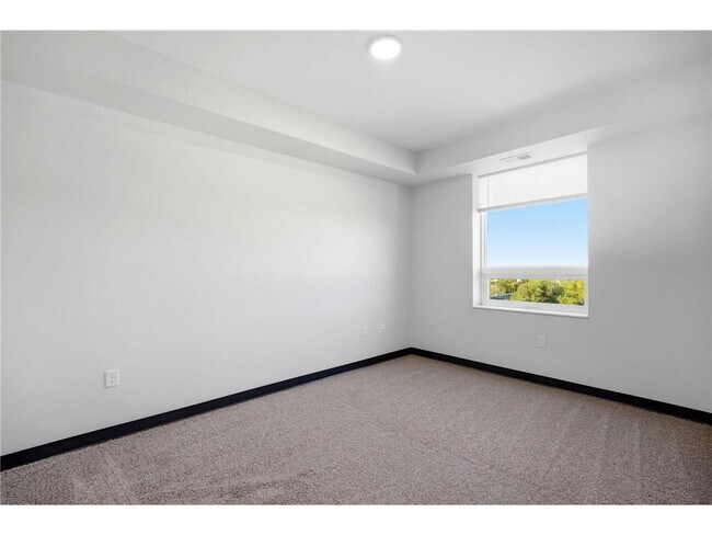 Building Photo - 2318 Jefferson St NE