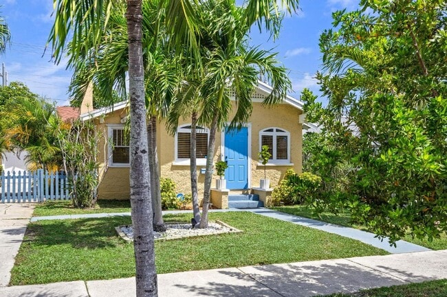 Building Photo - Charming 2-Bed With Backyard Oasis In West Palm Beach!