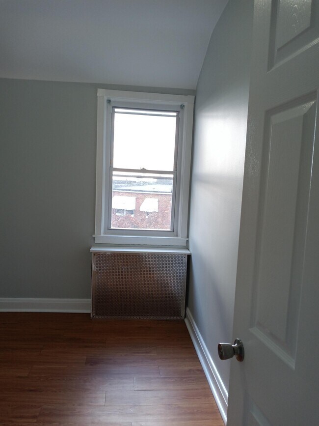 Building Photo - 4101 Kinsway