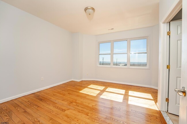 Building Photo - 222 S Rhode Island Ave