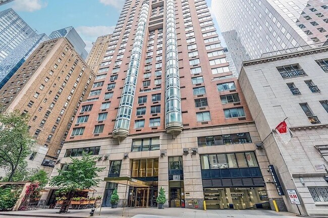 Building Photo - 145 E 48th St