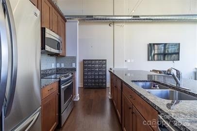 Building Photo - 715 N Graham St