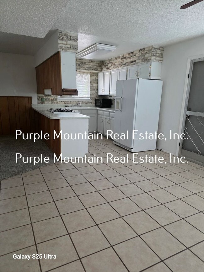 Building Photo - AVAILABLE NOW:  3 Bedrooms, 2 Bath Home for Rent