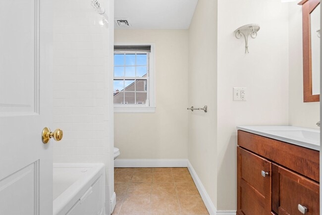 Building Photo - 35 Water St