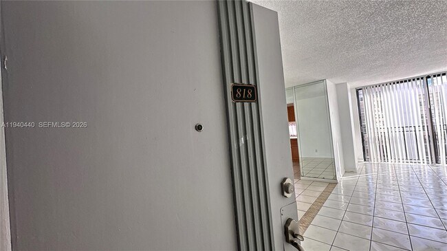 Building Photo - 16919 N Bay Rd