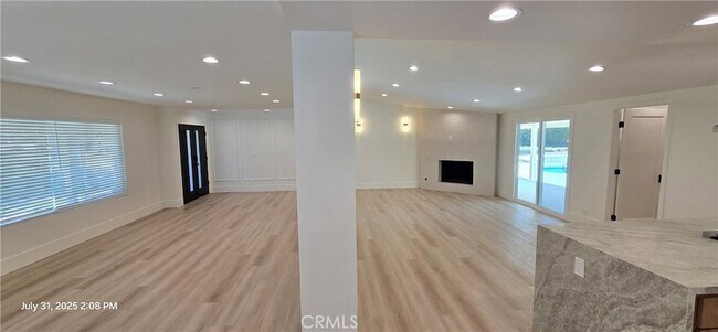 Building Photo - 3024 Sonrisa Dr