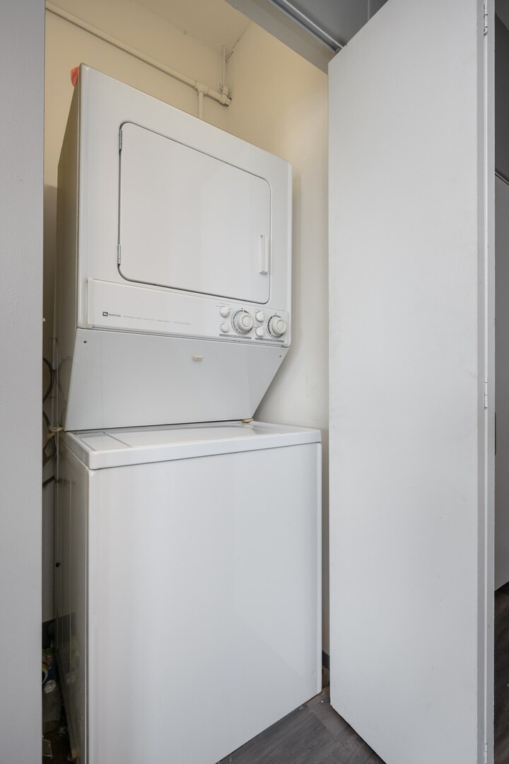 Building Photo - 5 E 14th Pl