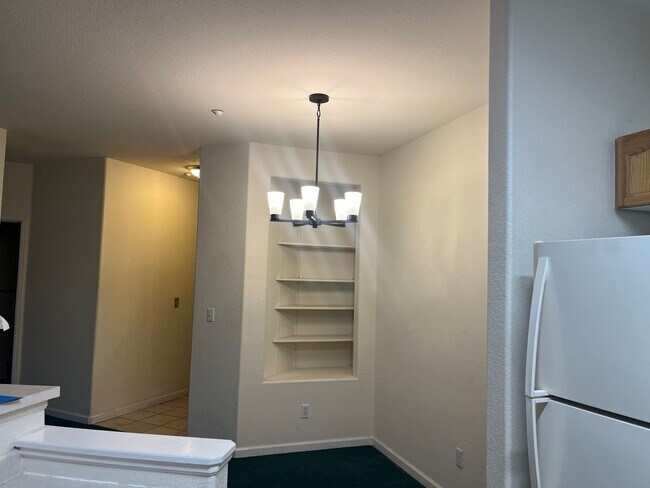 Building Photo - Very nice 2 bedroom 2 bathroom condo at Mountain Gate II.