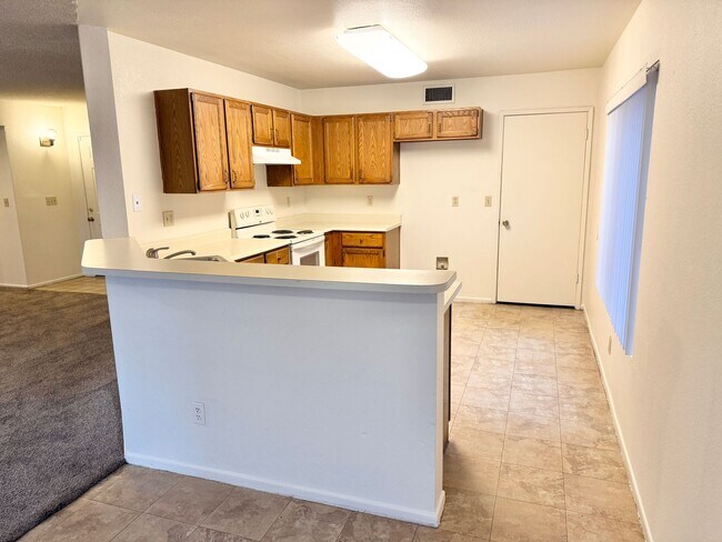 Building Photo - 3 Bedroom / 2 Bath Single Level Home In Gl...