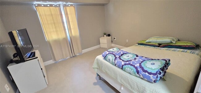 Building Photo - 2945 NE 185th St