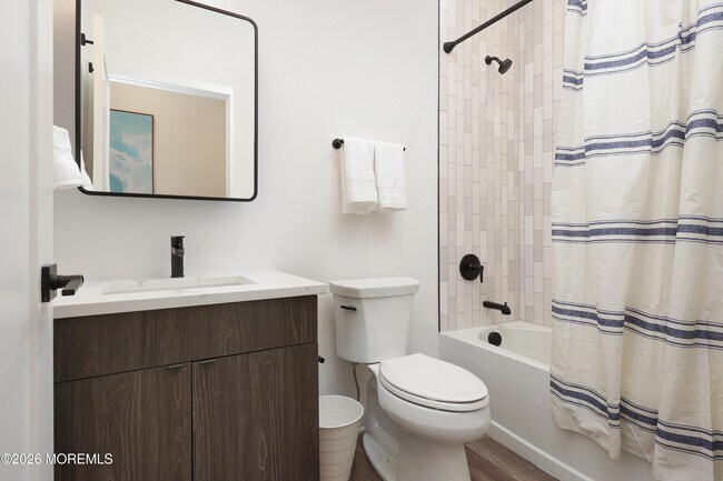 Building Photo - 6 West End Ct